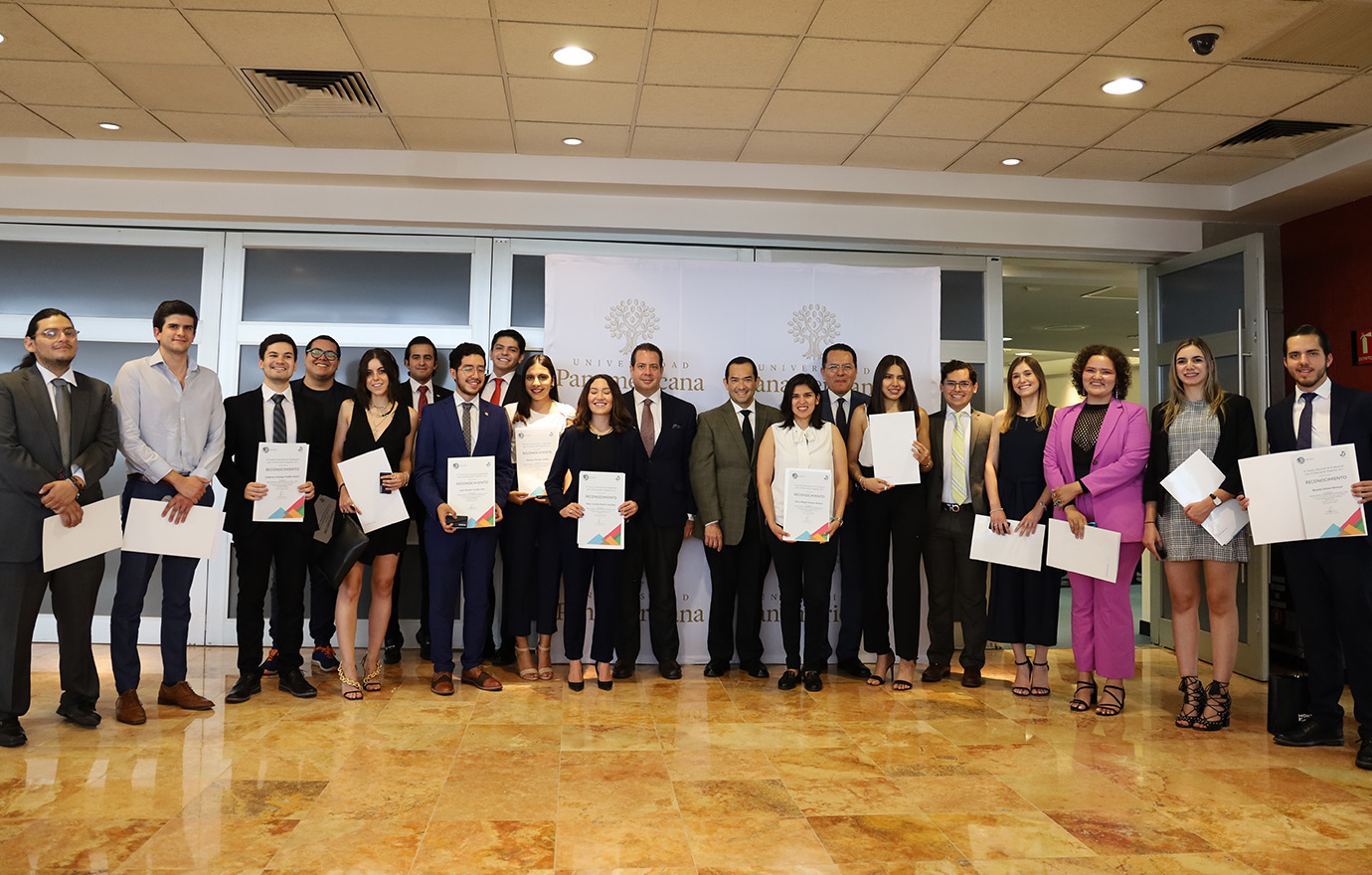 20 Alumni de la panamericana obtienen premio de excelencia