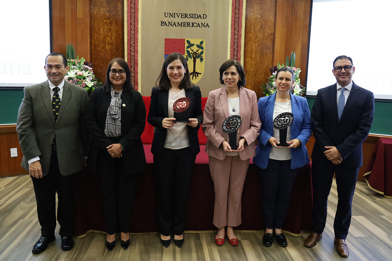 La Universidad Panamericana Recibe el Distintivo de Empresa Socialmente Responsable en sus Tres Campus