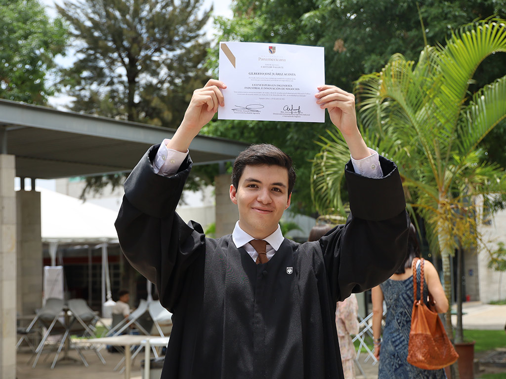 Graduation Season 387 Panamerican School Students Finish their School Year