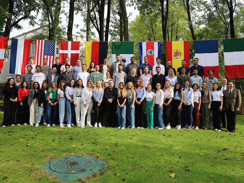 Bienvenida a 53 alumnos internacionales