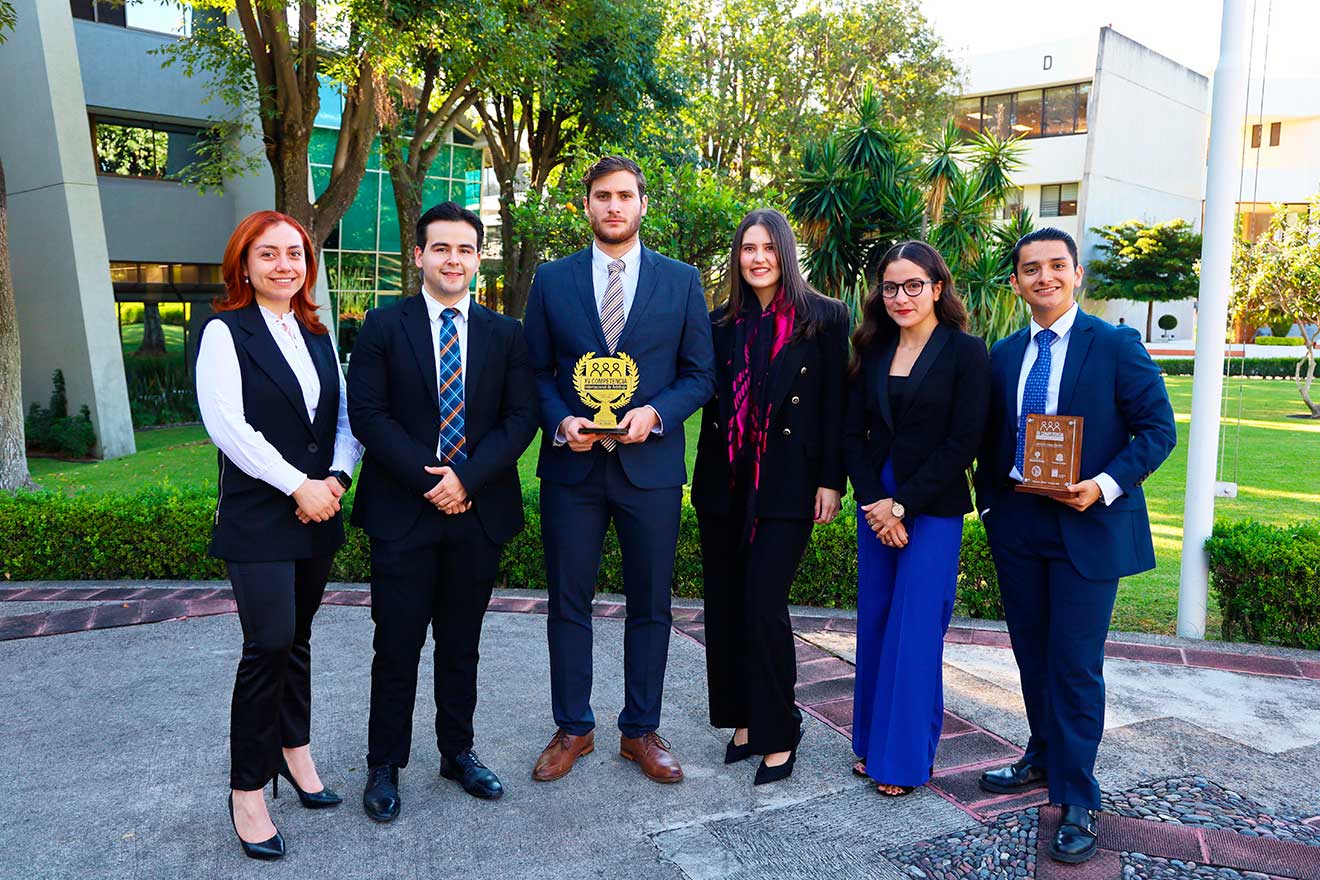 Law school lifts international trophy