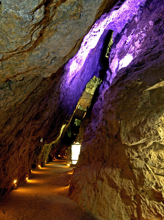 Mtro. Álvaro Nieva, experto en iluminación arquitectónica Mtro. Álvaro Nieva, experto en iluminación arquitectónica