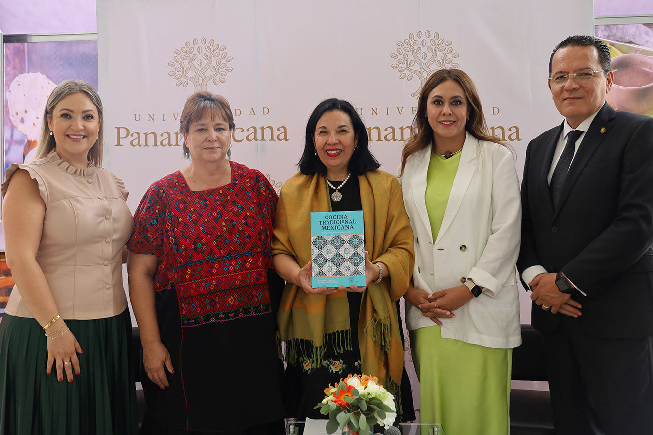 Presentan libro sobre cocina tradicional mexicana