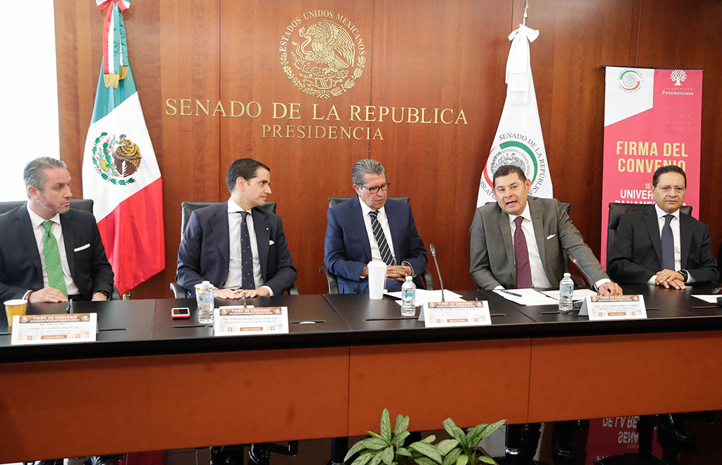 Derecho UP firma convenio con el Senado de la República