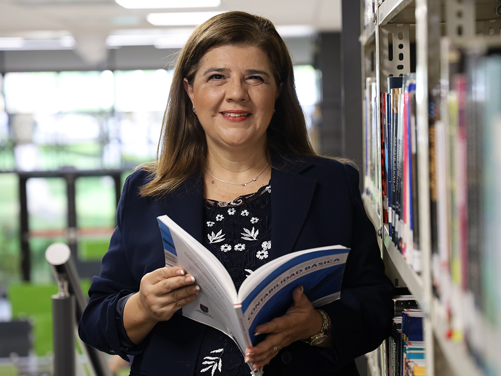 Guadalupe Torres concludes Doctorate in Fiscal Sciences