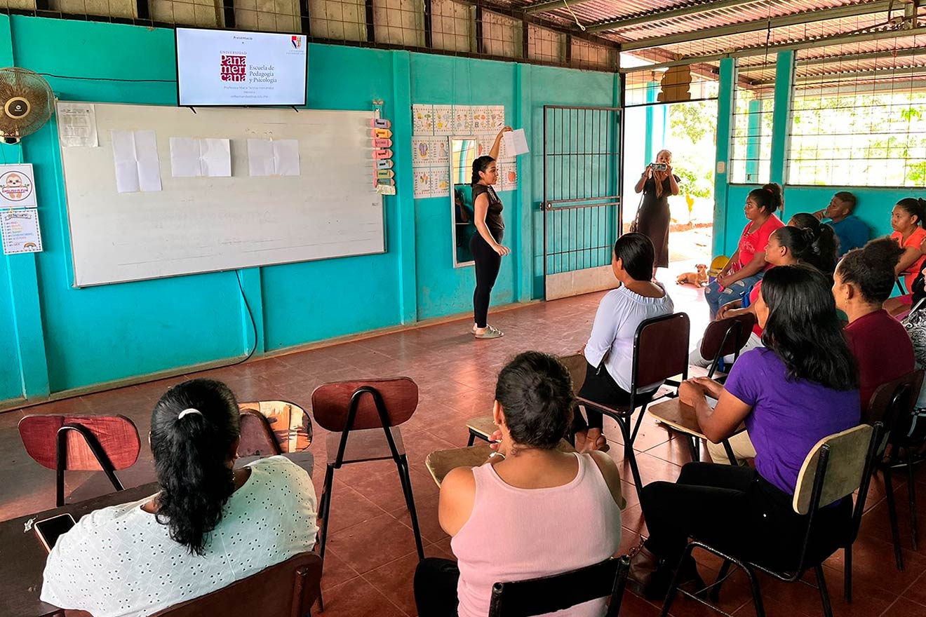 Educación rural a nivel internacional por la Mtra. Teresa Hernández