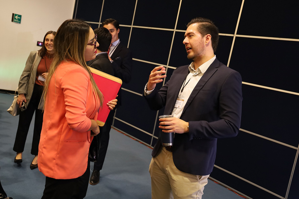 Connection with entrepreneurs at the event &quot;Leader among Leaders (L20)&quot;.