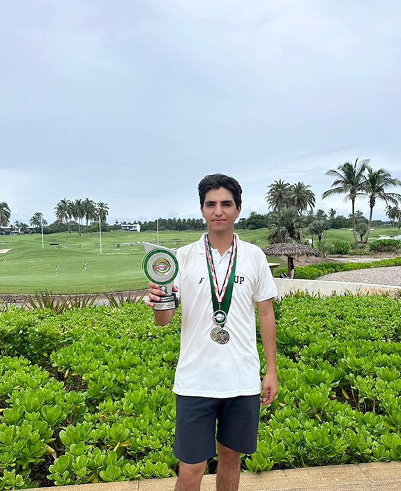 Alumno de la Panamericana se corona campeón nacional de golf