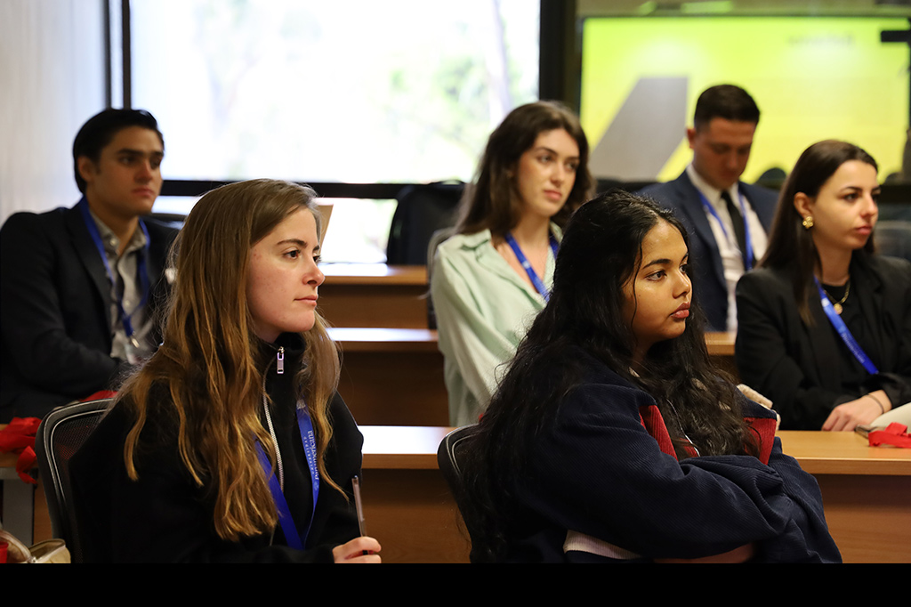 Bienvenida a 35 Alumnos Internacionales Bienvenida a 35 Alumnos Internacionales
