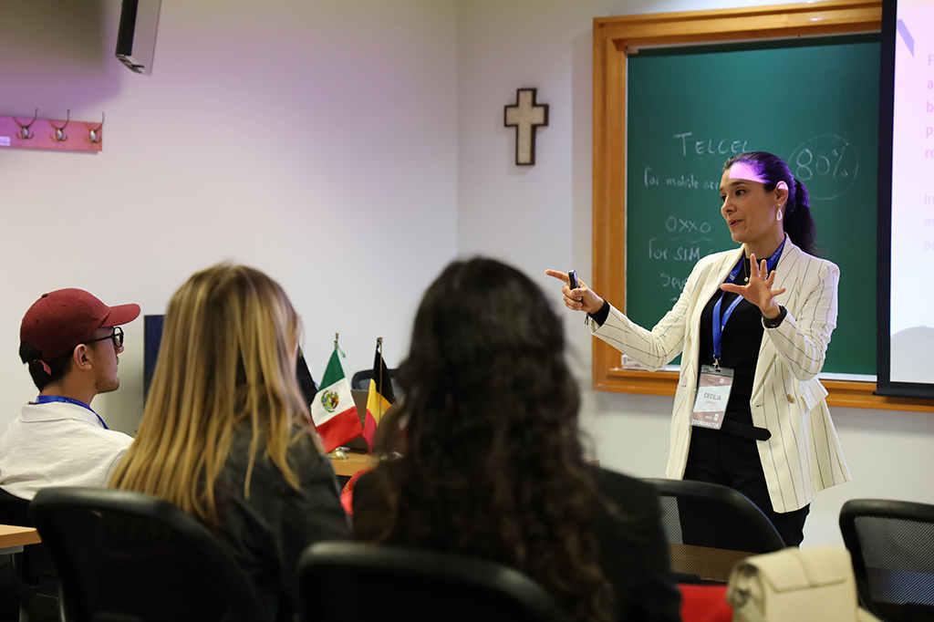 Bienvenida a 35 Alumnos Internacionales Bienvenida a 35 Alumnos Internacionales