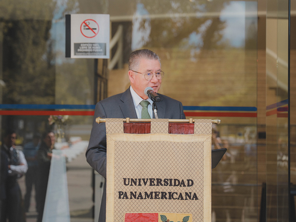 Arturo Álvarez is honored through an exhibition