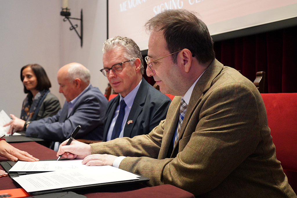 La Panamericana lista para colaborar con Douglas College