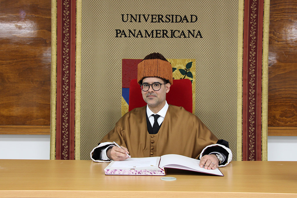 Rubén Romo obtains his Ph.D. degree in engineering