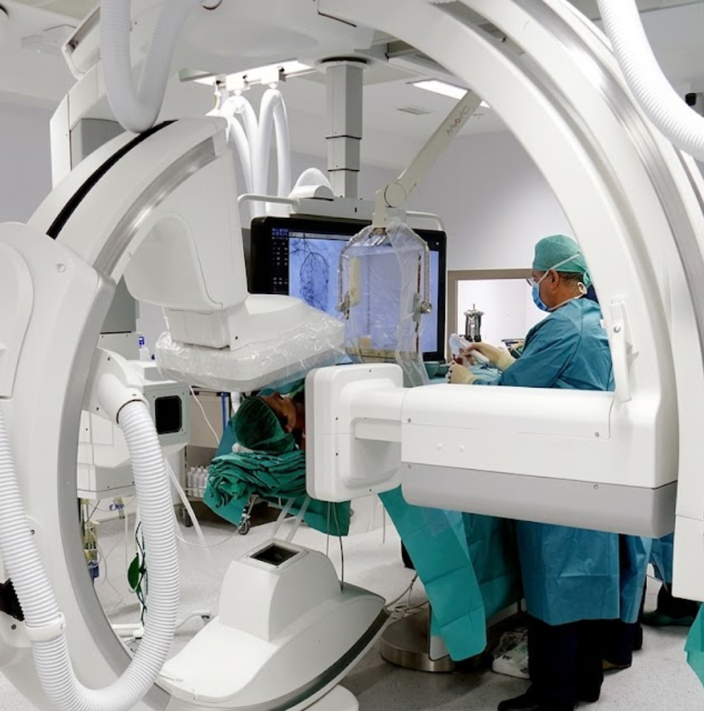 Detección y cuantificación de estenosis en imágenes de angiografía cardíaca mediante algoritmos de visión e inteligencia artificial