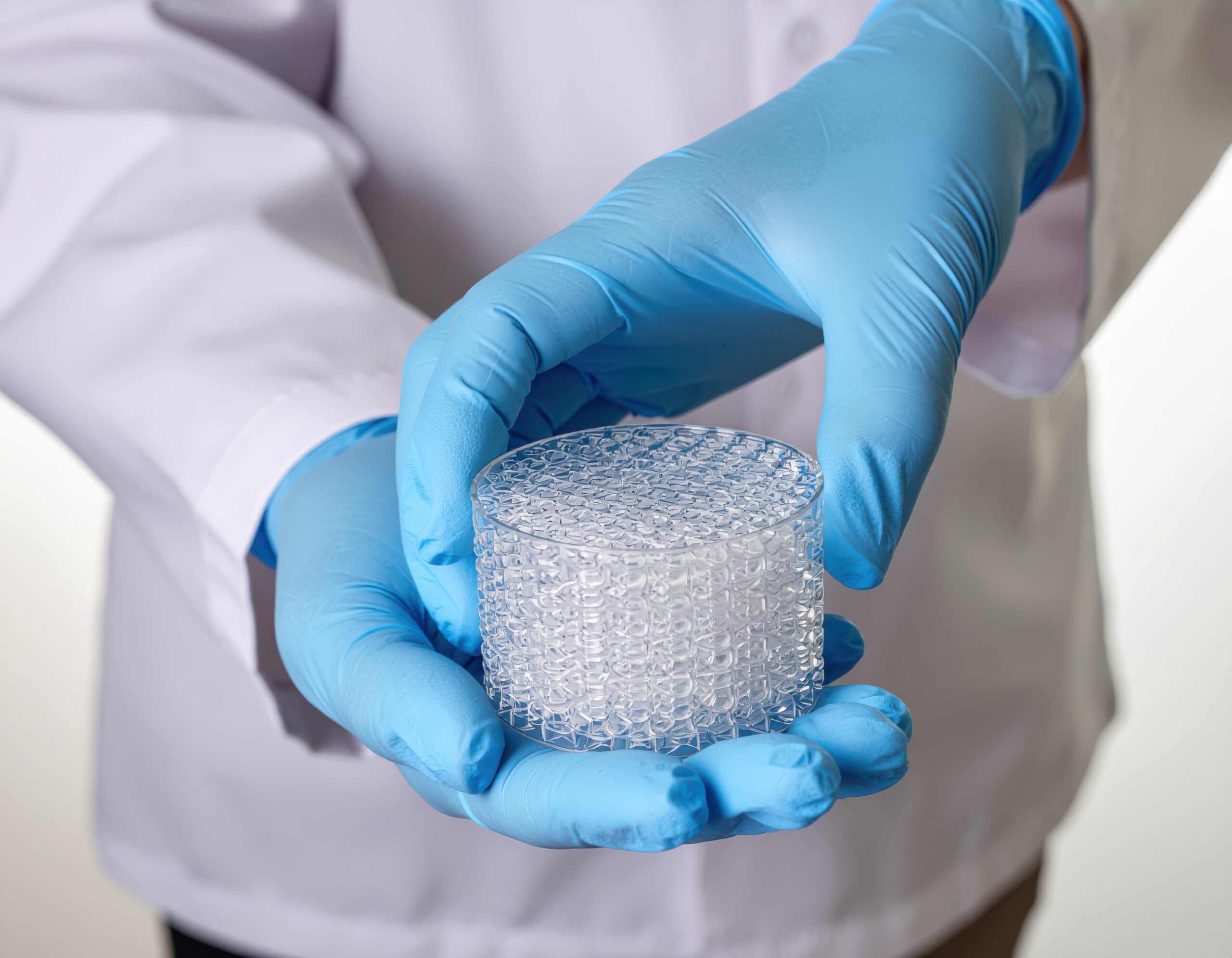 Optimización de componentes impresos en 3D con base en biomateriales para su potencial aplicación en implantes
